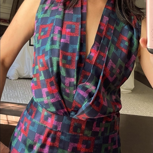 Geometric Patterned 💯 Silk top by Trovata - Picture 11 of 11